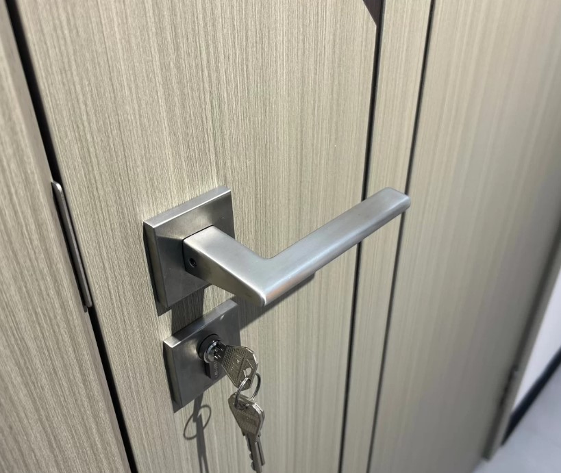 Puerta Interior MDF Laminada Carbon Wood  2m x 1m x 10cm