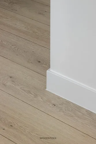 Zocalo EPS Blanco Liso 15mm x 100mm x 2.4 m - BI JT38