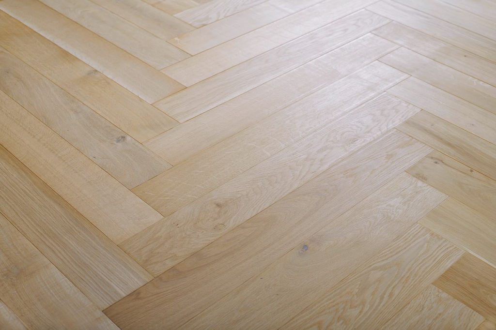 Piso de Ingeniería Roble Herringbone 15/4mm x 120 x 600mm Espiga